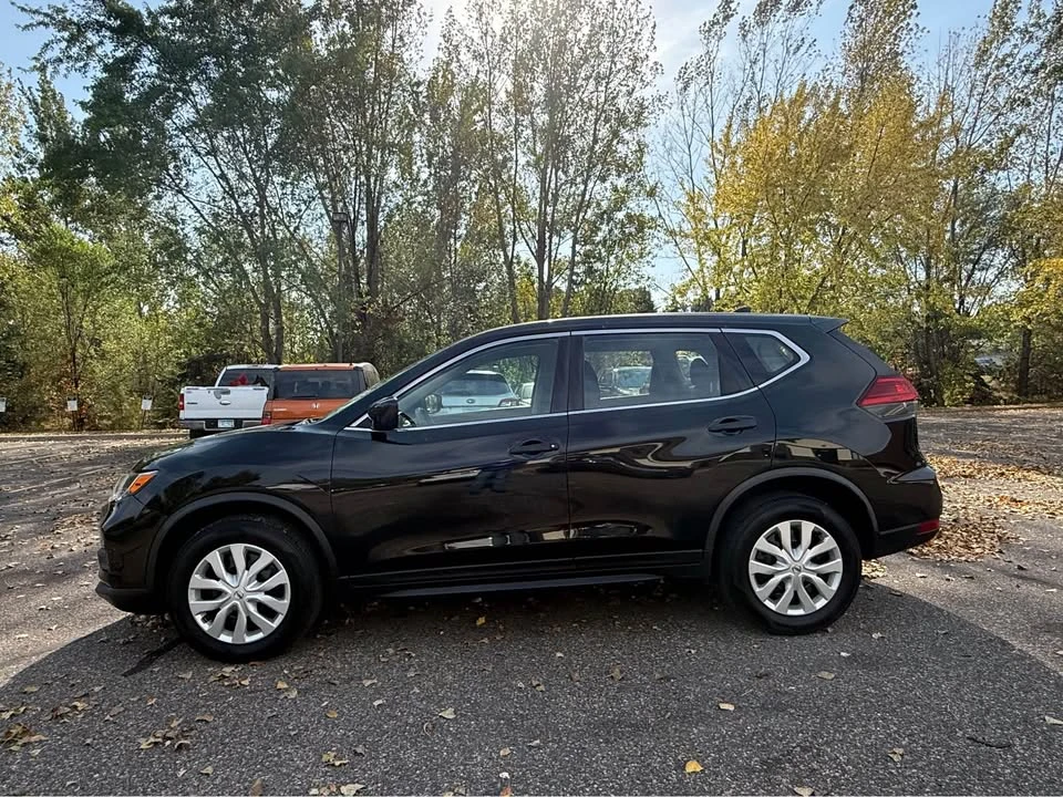2017 Nissan Rogue - Image 4 of 11