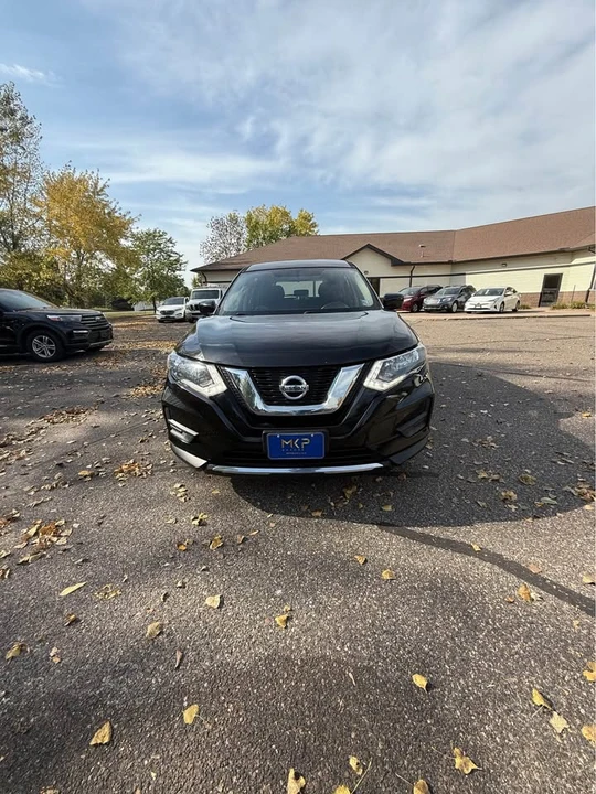 2017 Nissan Rogue - Image 2 of 11