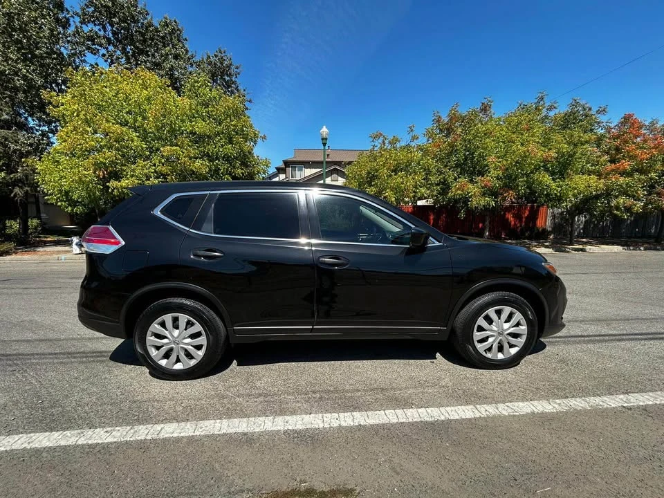 2017 Nissan Rogue - Image 2 of 11