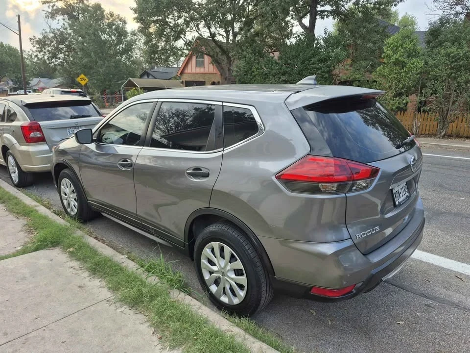 2017 Nissan Rogue - Image 4 of 7