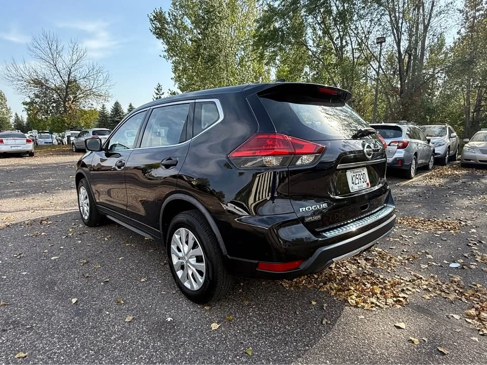 2017 Nissan Rogue - Image 6 of 11
