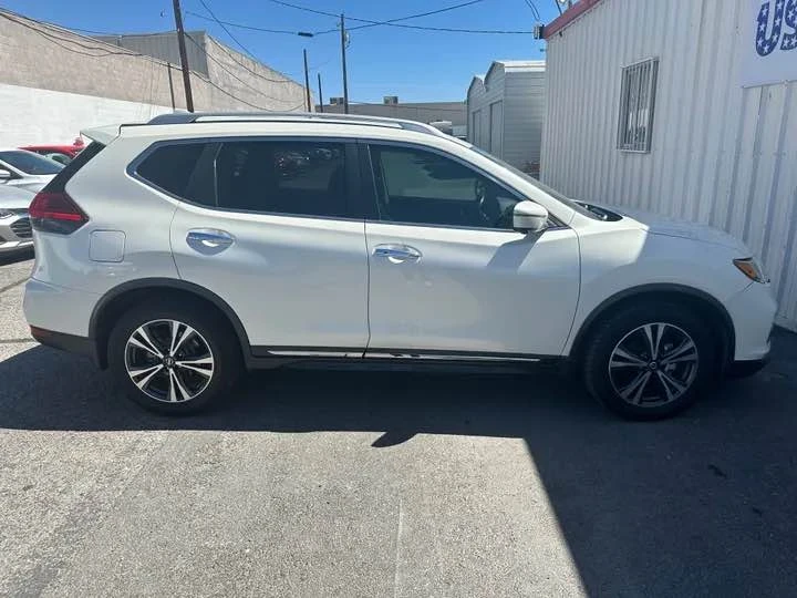 2017 Nissan Rogue - Image 3 of 17