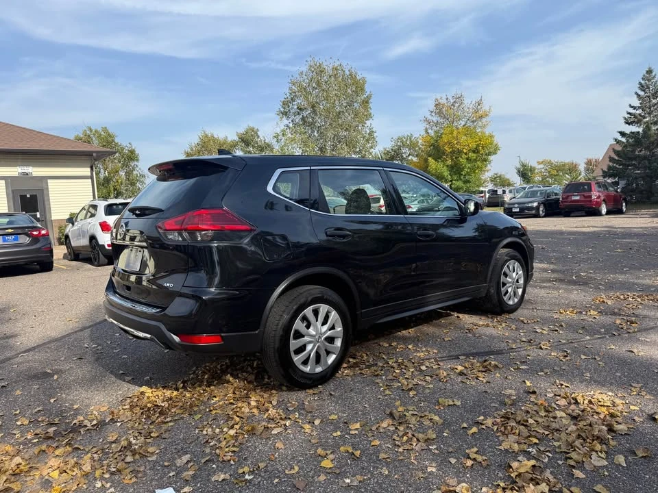 2017 Nissan Rogue - Image 7 of 11