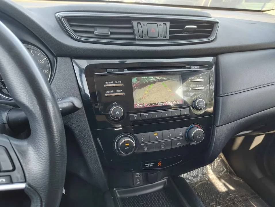 2017 Nissan Rogue - Image 19 of 20