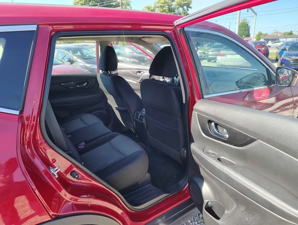 2017 Nissan Rogue - Image 14 of 20