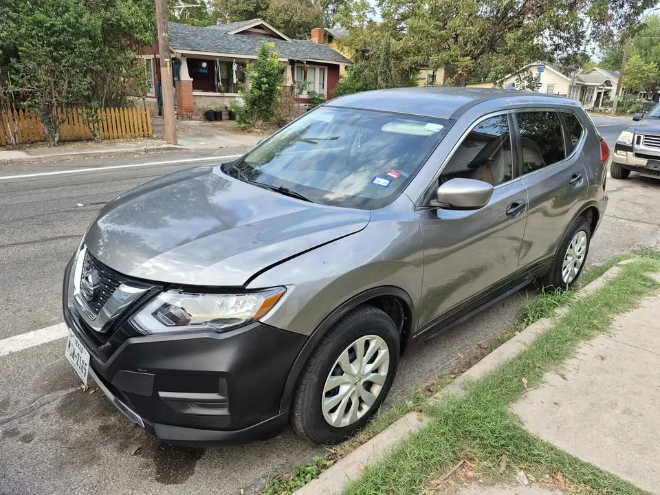 2017 Nissan Rogue - Image 2 of 7