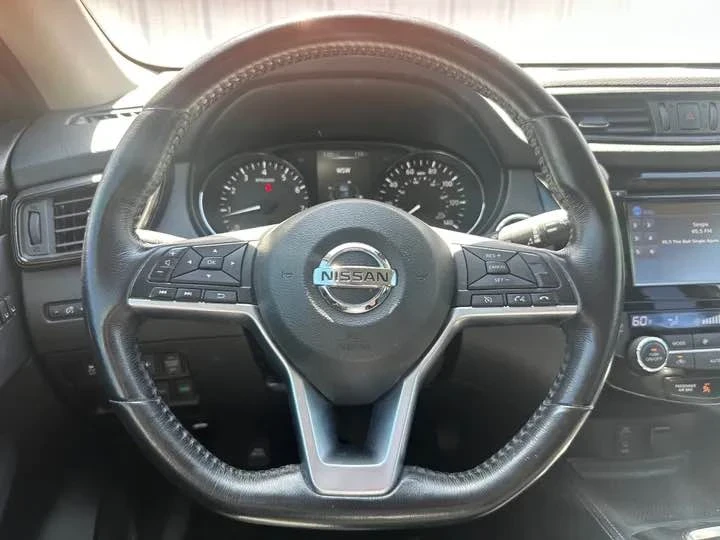 2017 Nissan Rogue - Image 11 of 17