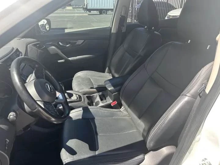 2017 Nissan Rogue - Image 8 of 17
