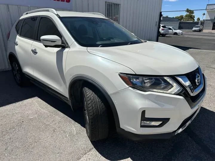 2017 Nissan Rogue - Image 2 of 17