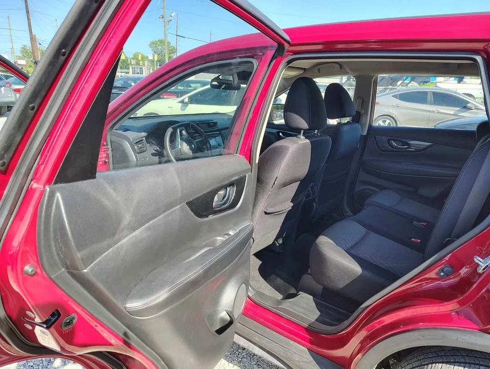 2017 Nissan Rogue - Image 11 of 20