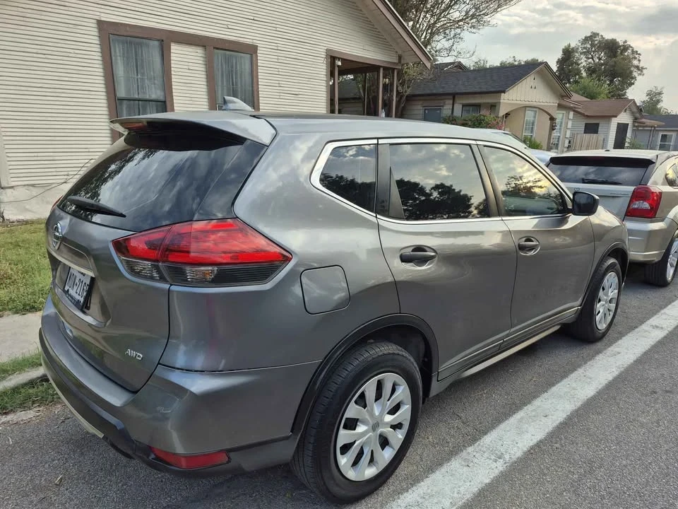 2017 Nissan Rogue - Image 3 of 7