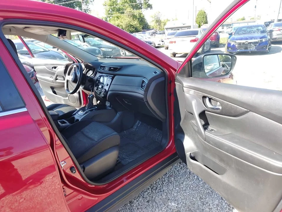 2017 Nissan Rogue - Image 16 of 20