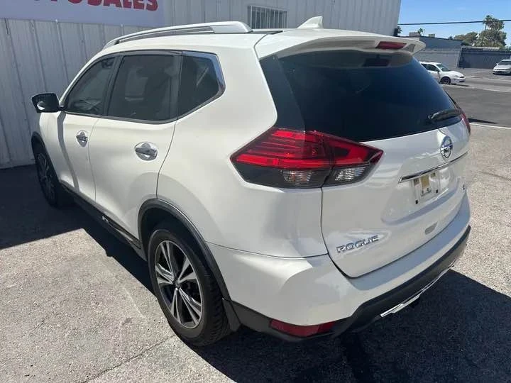2017 Nissan Rogue - Image 6 of 17