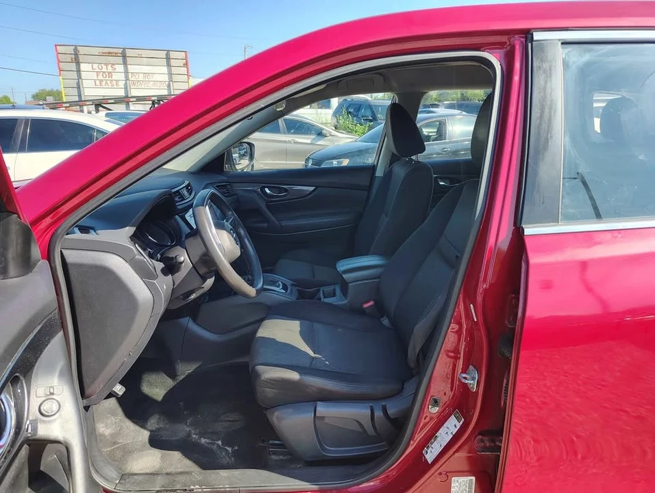 2017 Nissan Rogue - Image 10 of 20