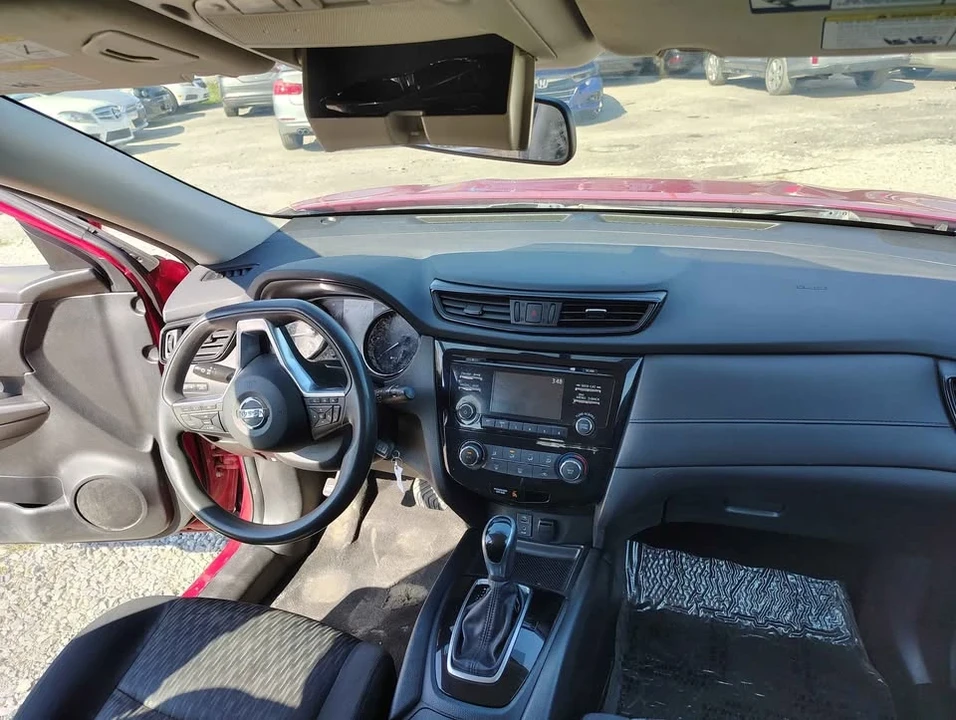 2017 Nissan Rogue - Image 15 of 20