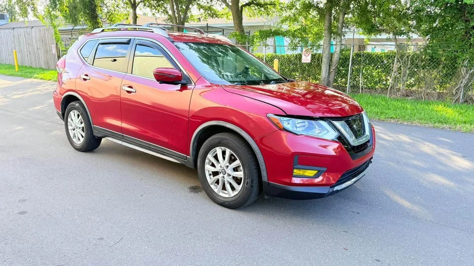 2017 Nissan Rogue - Image 2 of 9