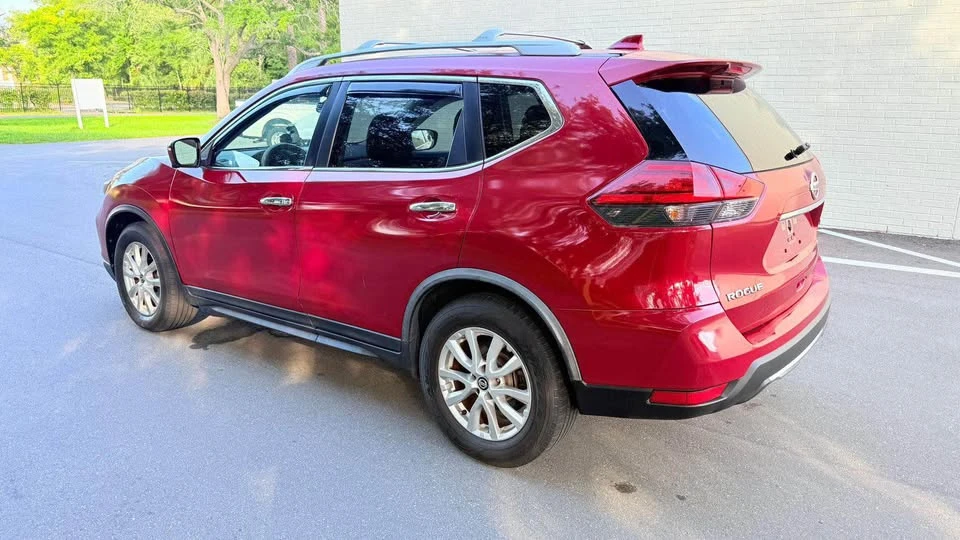 2017 Nissan Rogue - Image 4 of 9
