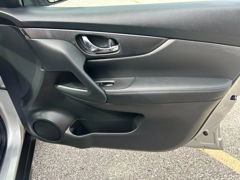 2017 Nissan Rogue - Image 17 of 19