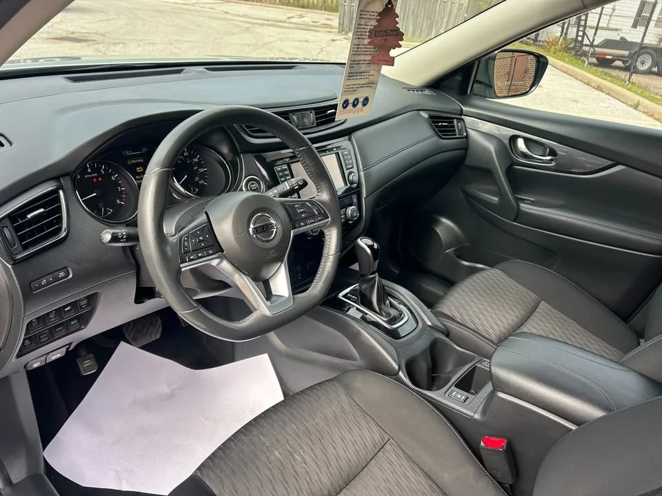 2017 Nissan Rogue - Image 10 of 19
