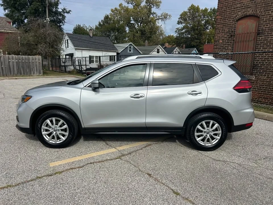 2017 Nissan Rogue - Image 2 of 19