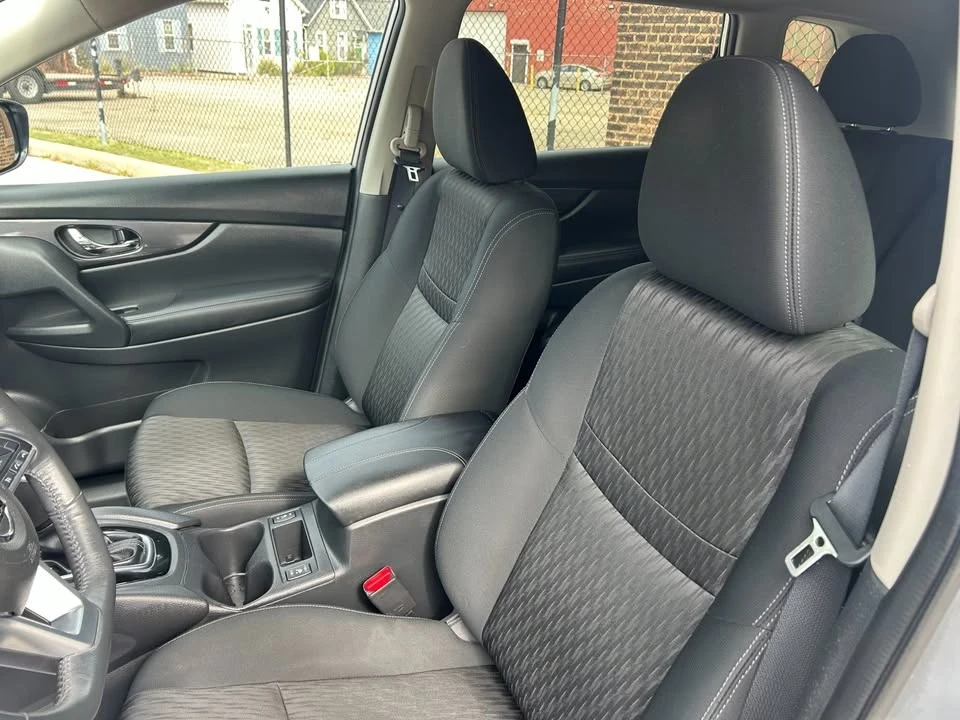 2017 Nissan Rogue - Image 9 of 19