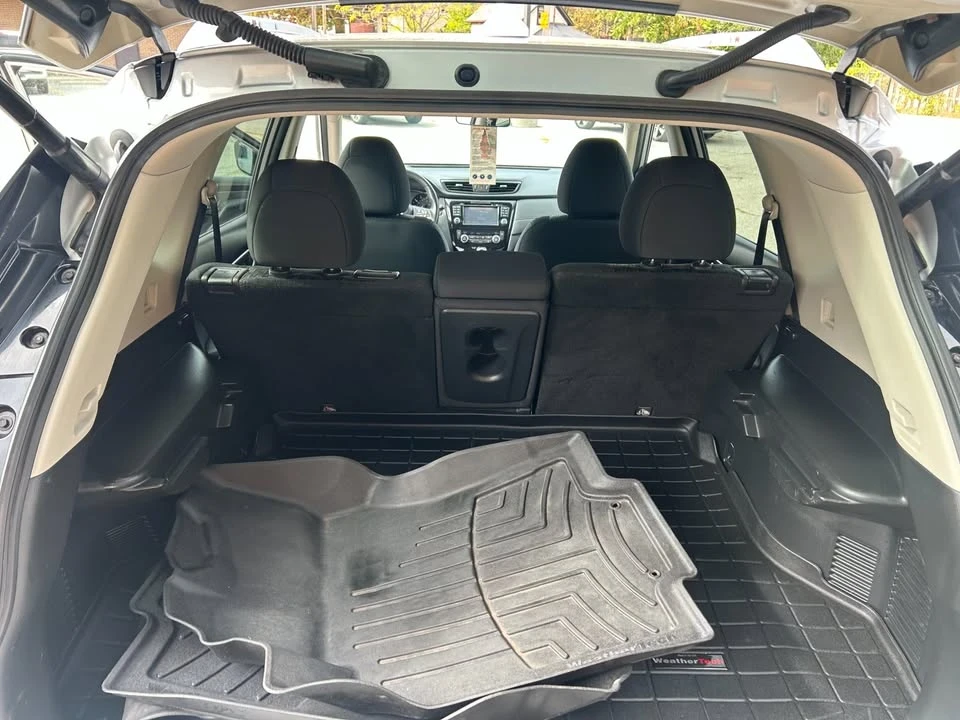 2017 Nissan Rogue - Image 13 of 19