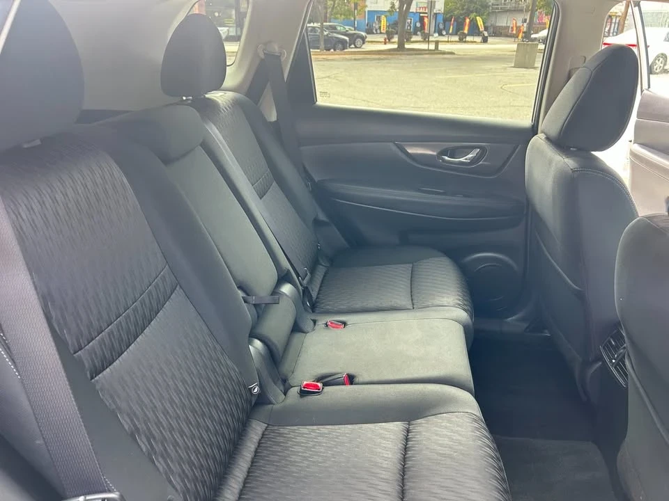 2017 Nissan Rogue - Image 14 of 19