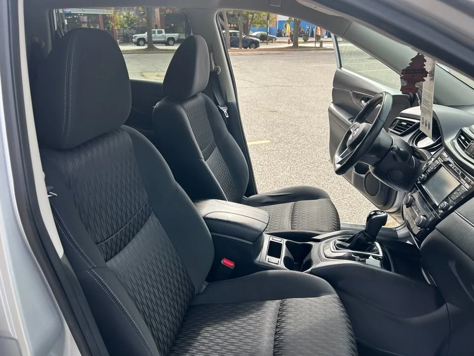 2017 Nissan Rogue - Image 15 of 19
