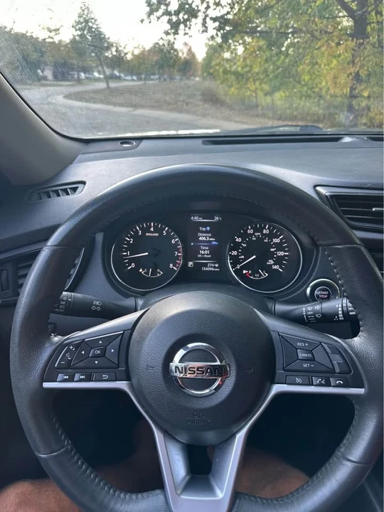 2017 Nissan Rogue - Image 16 of 19