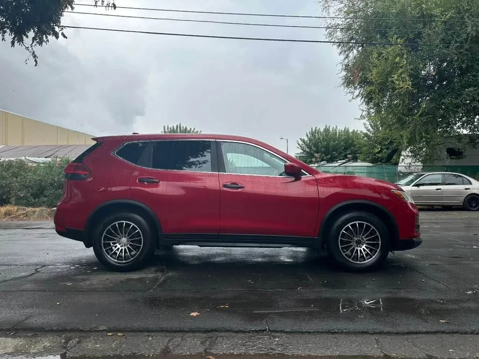 2017 Nissan Rogue - Image 4 of 13