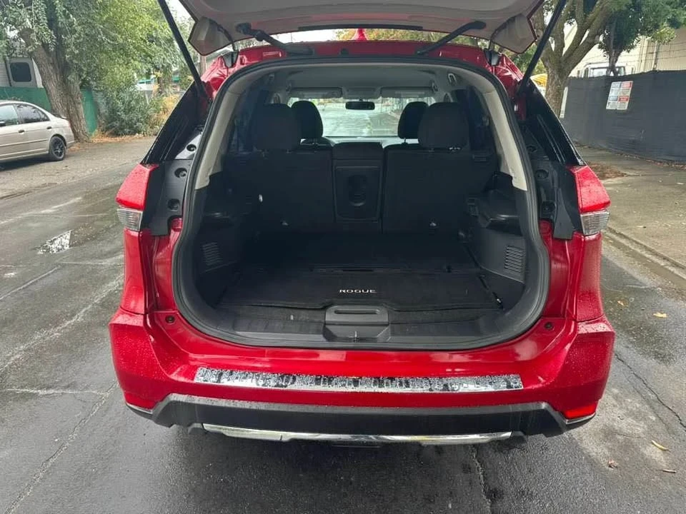 2017 Nissan Rogue - Image 12 of 13