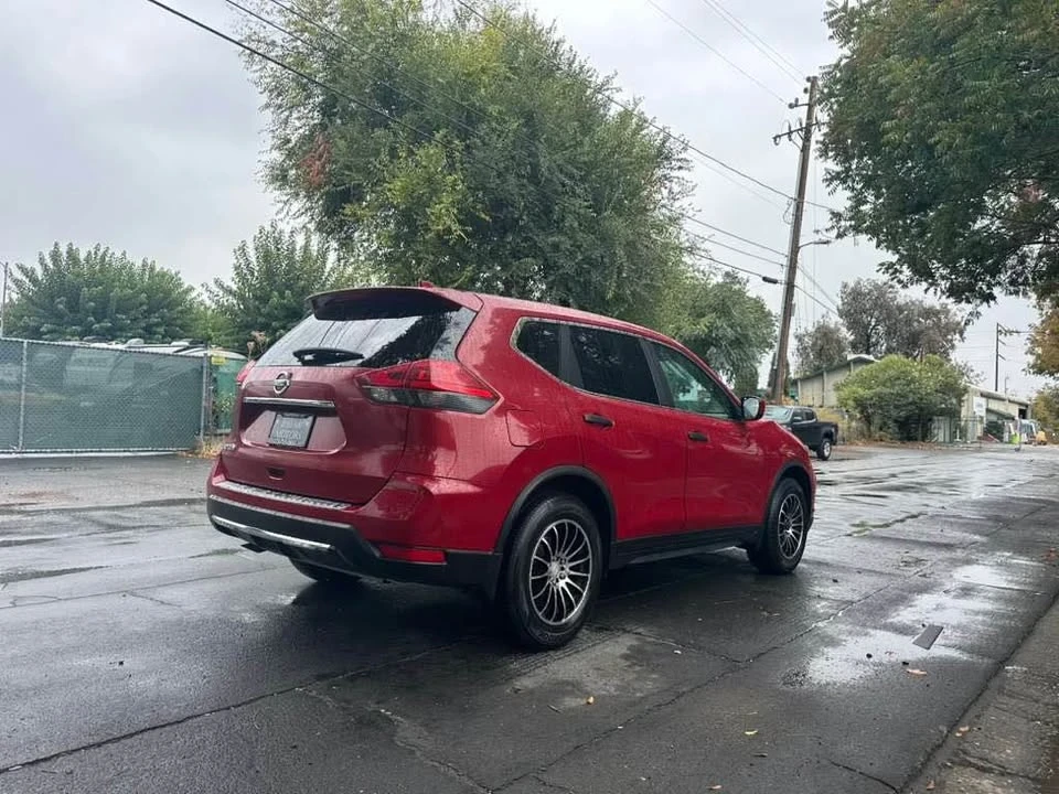 2017 Nissan Rogue - Image 5 of 13