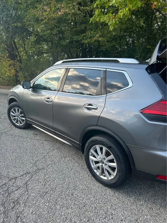 2017 Nissan Rogue - Image 9 of 19