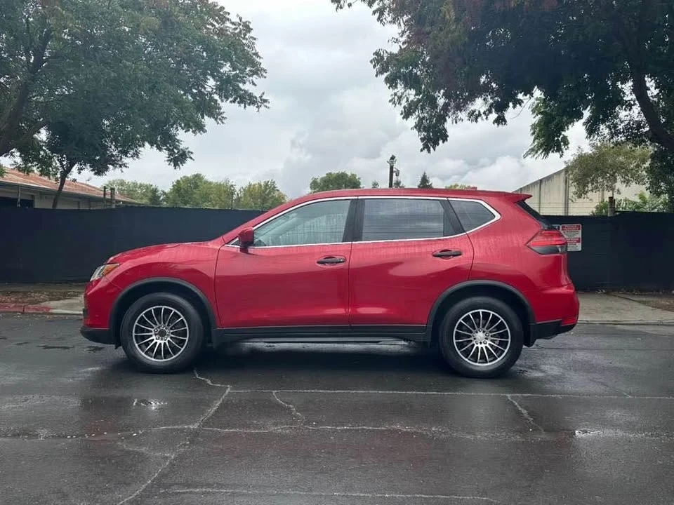 2017 Nissan Rogue - Image 8 of 13