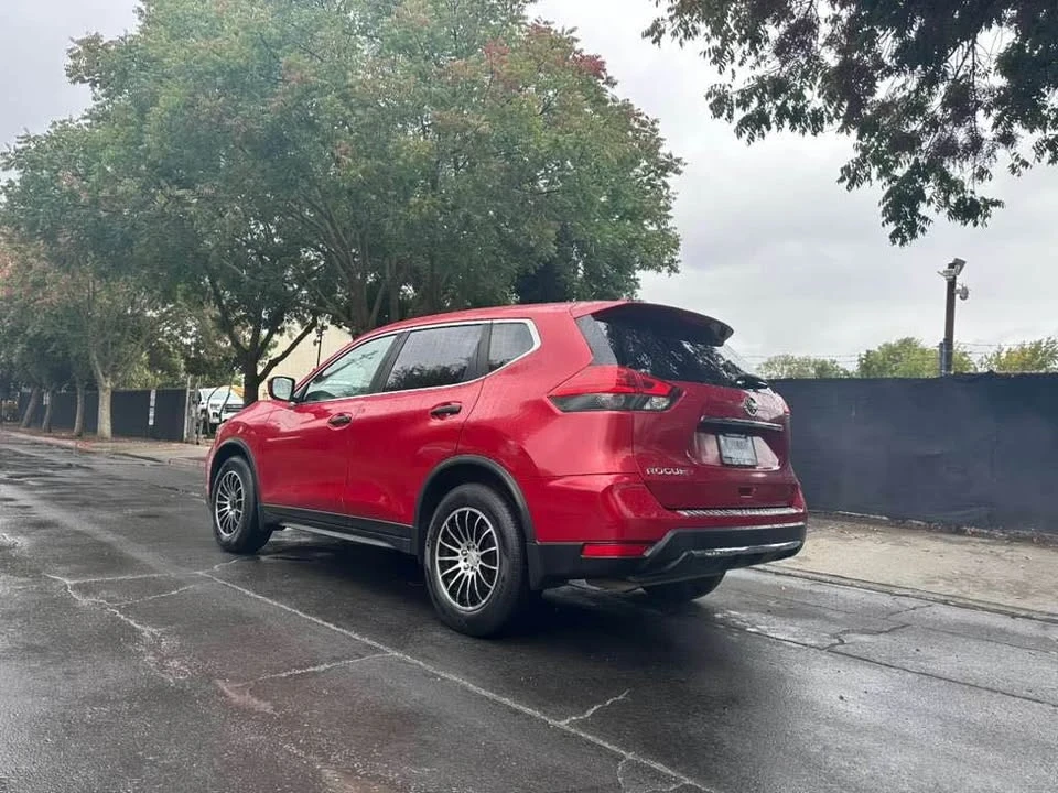 2017 Nissan Rogue - Image 7 of 13