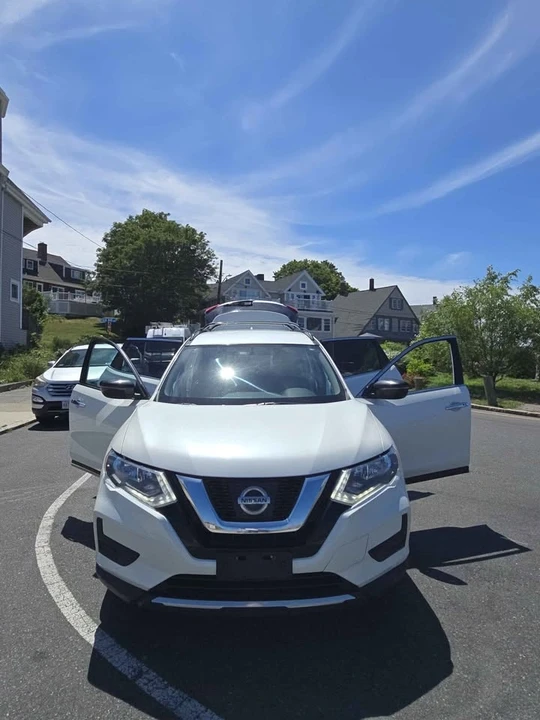 2017 Nissan Rogue - Image 9 of 16