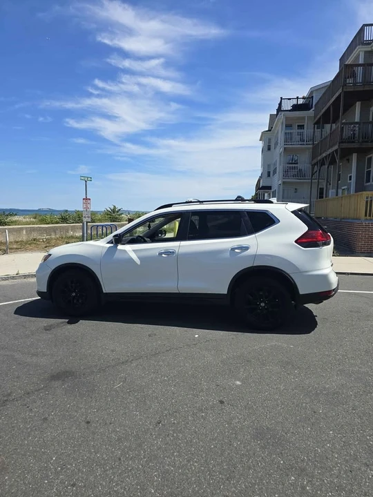 2017 Nissan Rogue - Image 8 of 16
