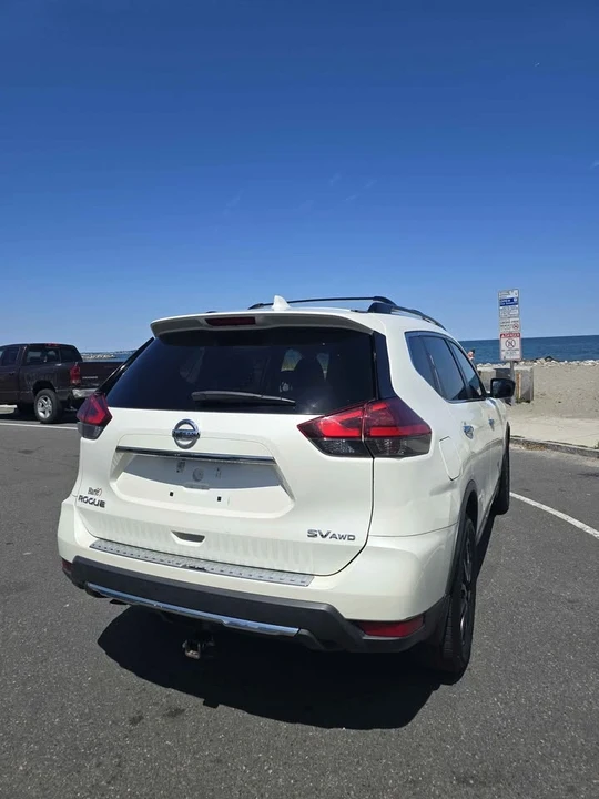 2017 Nissan Rogue - Image 6 of 16