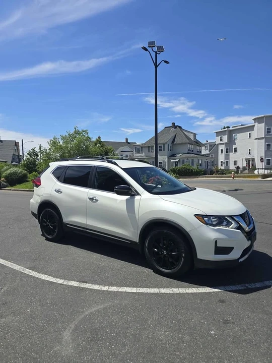 2017 Nissan Rogue - Image 5 of 16