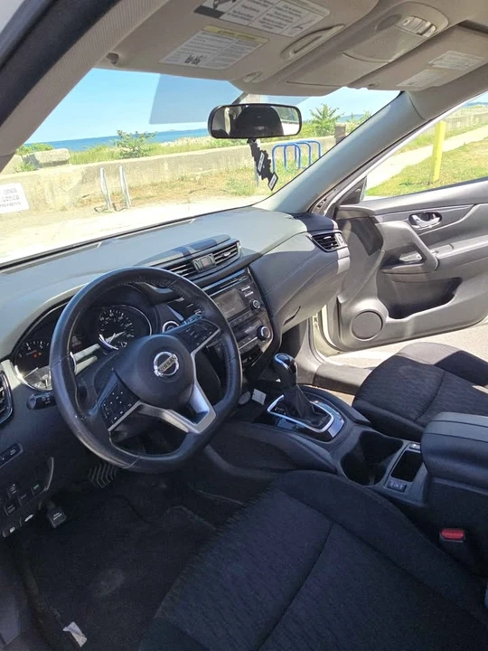 2017 Nissan Rogue - Image 10 of 16