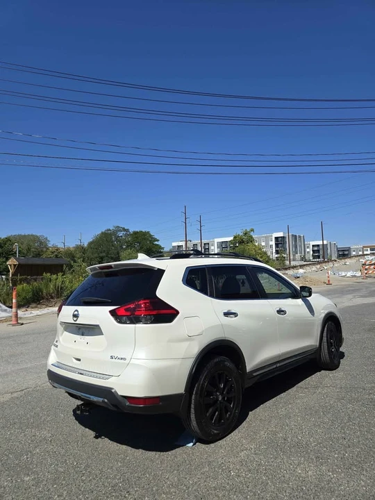 2017 Nissan Rogue - Image 6 of 19