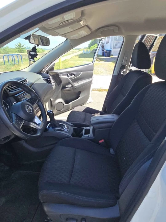 2017 Nissan Rogue - Image 14 of 19