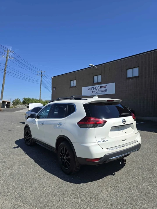 2017 Nissan Rogue - Image 11 of 19