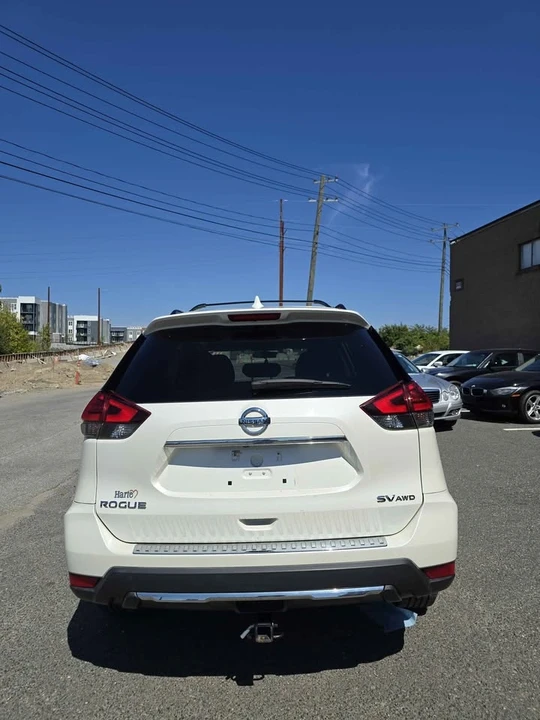 2017 Nissan Rogue - Image 11 of 20