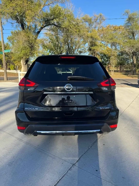 2017 Nissan Rogue - Image 17 of 20