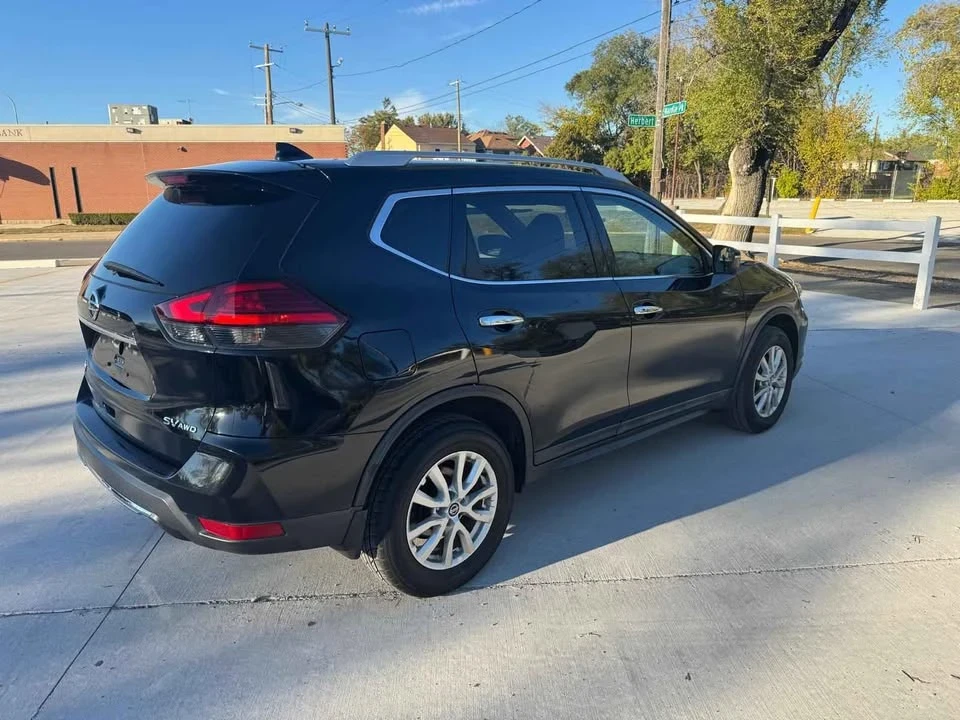 2017 Nissan Rogue - Image 18 of 20