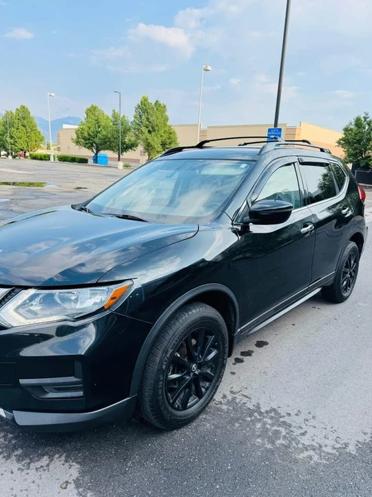 2017 Nissan Rogue - Image 15 of 19