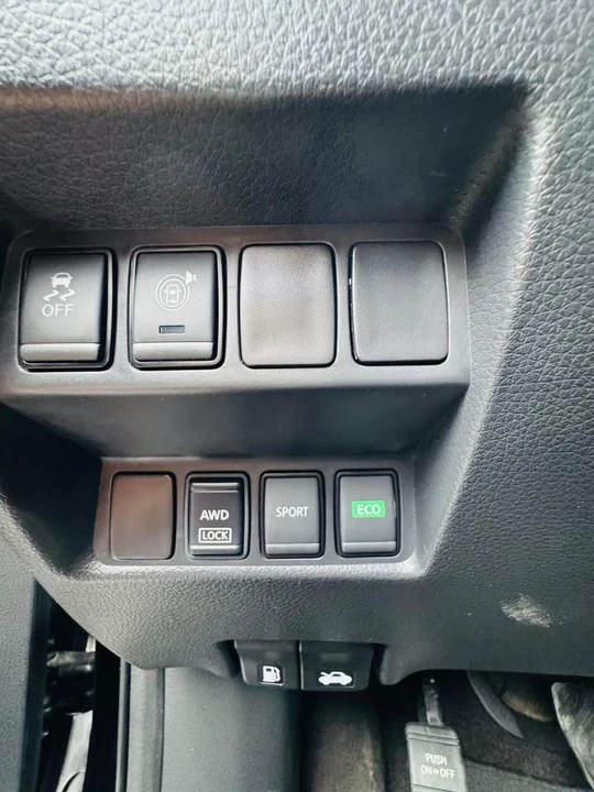 2017 Nissan Rogue - Image 11 of 19