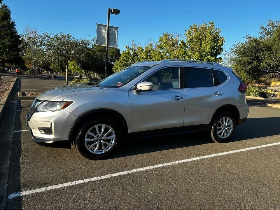 2017 Nissan Rogue - Image 3 of 12