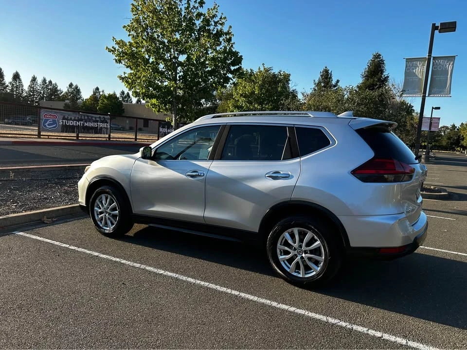 2017 Nissan Rogue - Image 5 of 12